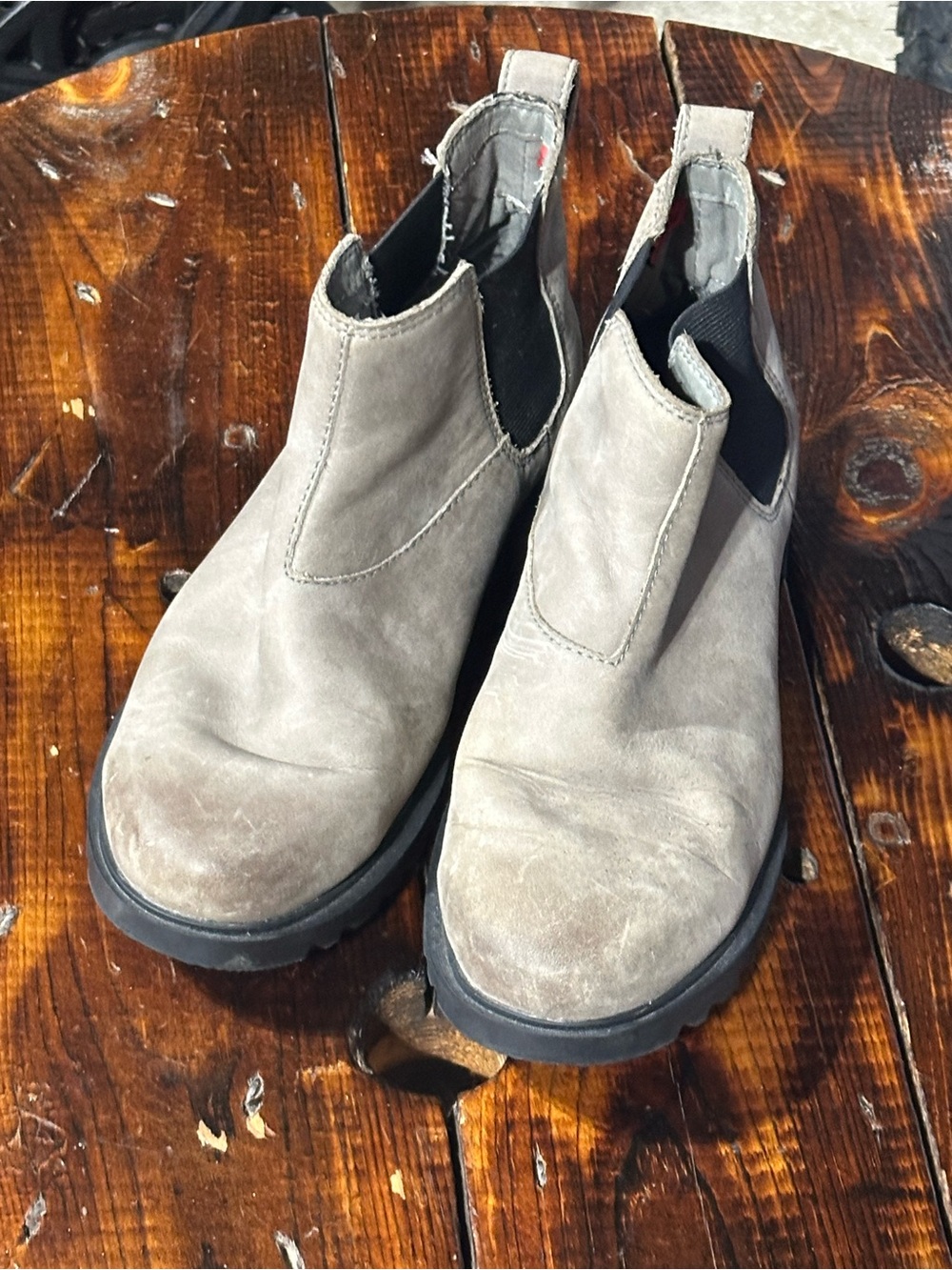 Sorel women’s size 7 Chelsea Boots Light Gray